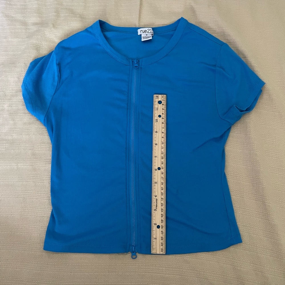 Rue 21 shirt in a women’s size M! The color is blue.